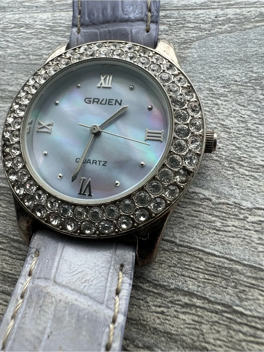 Gruen Women’s Mother-of-Pearl dial Crystal Bezel Watch in Light Purple 32mm